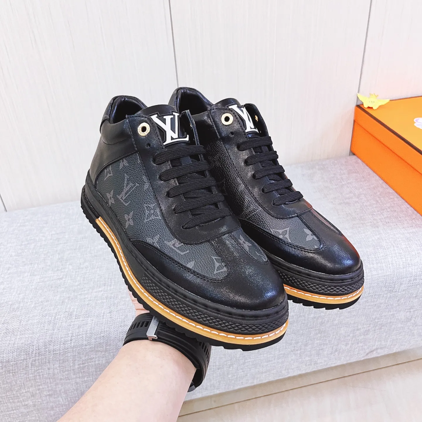 Men's shoes 💰 440 men's shoes 💰 [ LV ] 🔥 Louis Vuitton, high-end men's shoes brand official website 1:1 latest masterpiece: uppers are made of Italian imported first-layer cowhide with comfortable and breathable lining ➕ original non-slip and wear-resistant outsole 🔥, making walking more convenient and comfortable! An exclusive new model, a stunning work, a beautiful 1:1 replica [color] compared to the official quality! Create a fashionable personality to set off your uniqueness! A must-have for trendy men! Classic 🔥Size: 38-44 Color: 🔥 2⃣️colors available🔥.